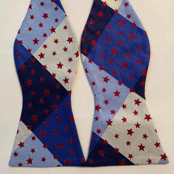 Daniel Cremieux Other - CREMIEUX NWT MENS STAR PATTERN BOW TIE